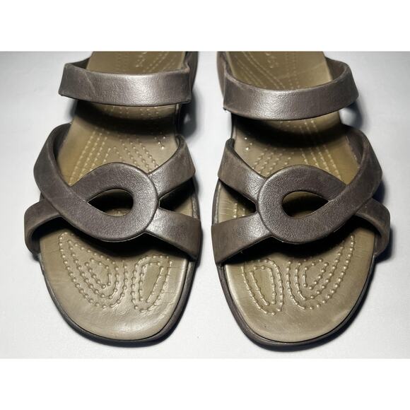 Crocs Sandals Cleo V Womens Size 8 Brown Strappy Slide Ring Detail Croslite - Picture 3 of 8
